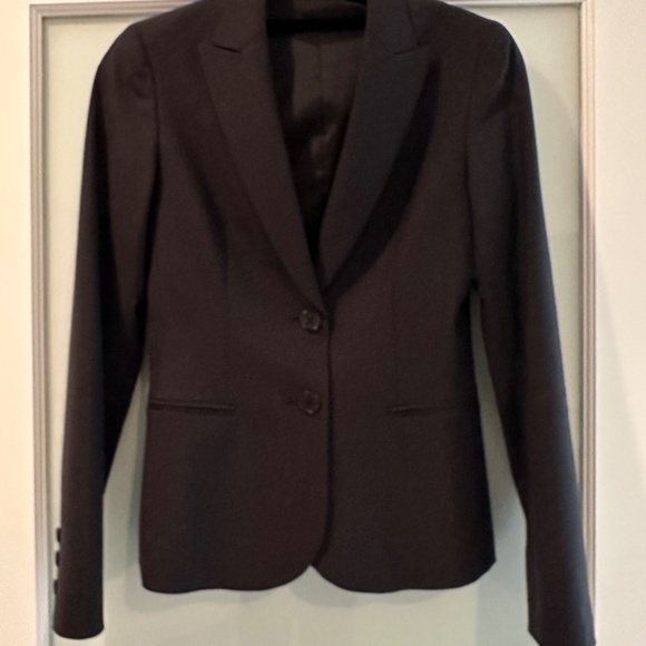 NWOT Theory Nichelle Tailor Black Blazer Size 2. Pristine. - Picture 2 of 9